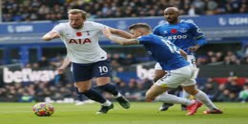 战术引爆点-孔蒂三中卫体系的极致释放- 星空体育